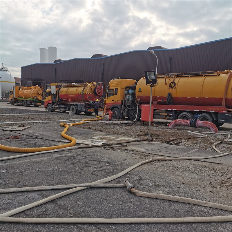 青松路街道污水池清理