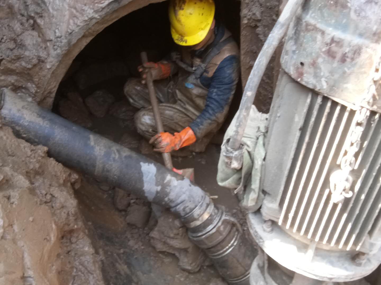 青松路街道管道清淤