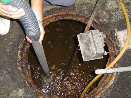 青松路街道隔油池清理